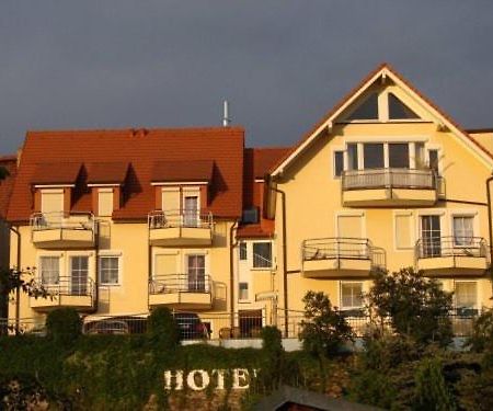 Hotel Am Schloss 디폴디스발드 외부 사진