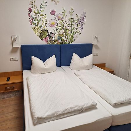 Hotel Am Schloss 디폴디스발드 외부 사진