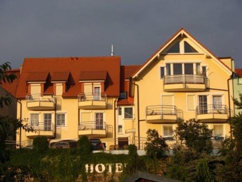 Hotel Am Schloss 디폴디스발드 외부 사진